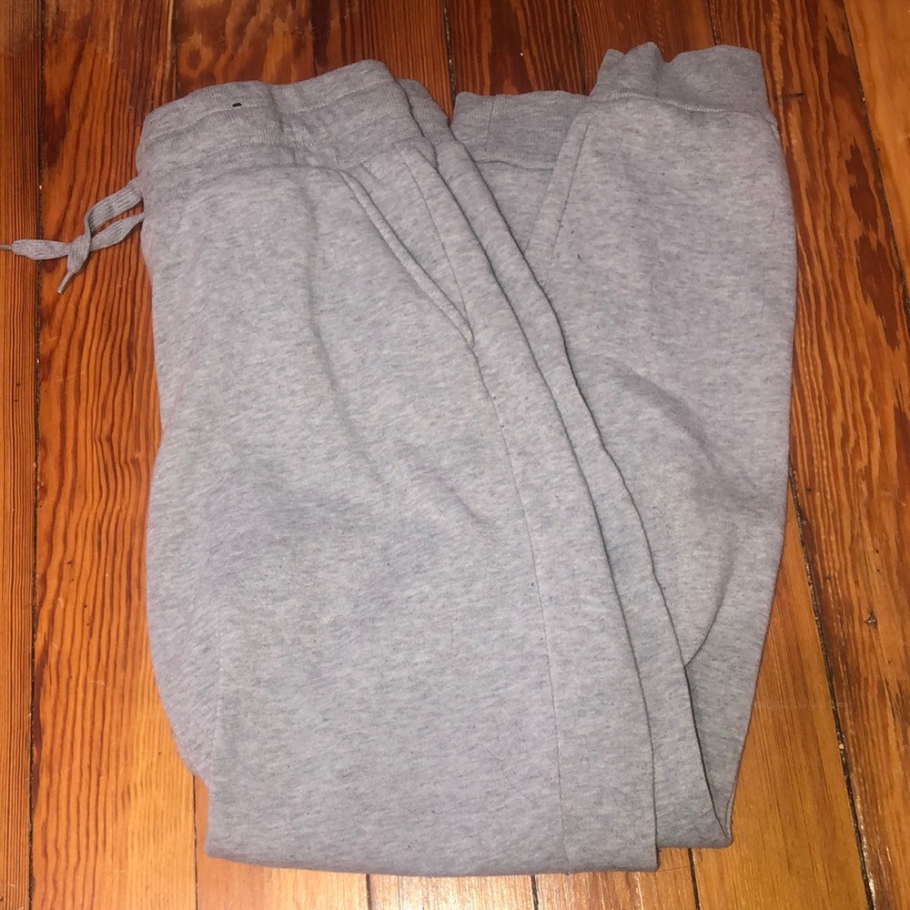 MEDUIM GREY SWEATPANTS